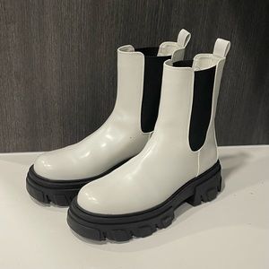 OAK+FORT Boots in US 7